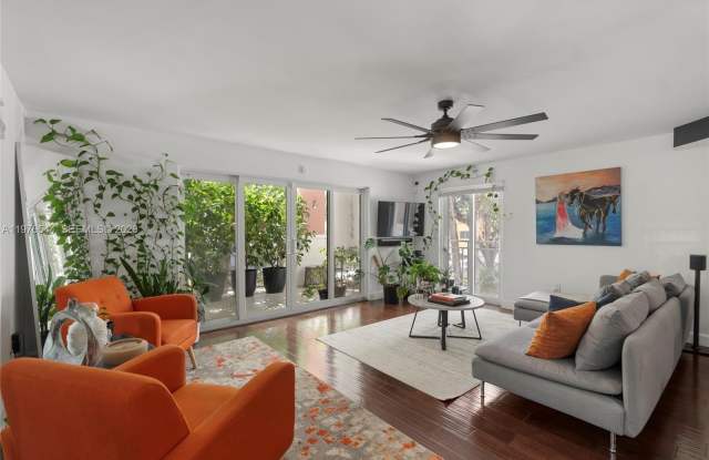 1005 8th St photos photos