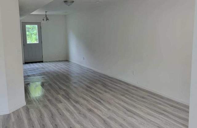 3 BEDROOM 2.5 BATHROOM TOWNHOUSE FOR RENT - 1212 Evans Road, Lebanon, MO 65536