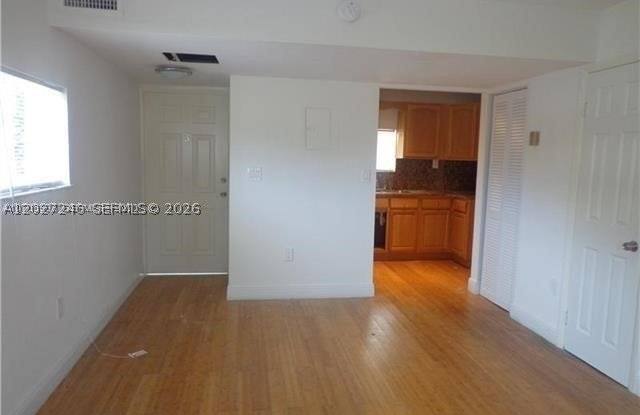 14864 NE 6th Ave photos photos