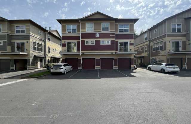 Well-Designed Condo with Dual Primary Suites, Vaulted Ceilings & Community Clubhouse photos photos