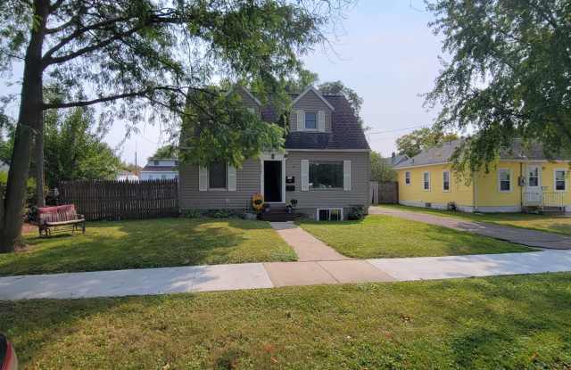 1316 5th Street Northeast - Upper photos photos