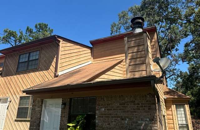 Freshly Remodeled 3 BR 2 BA Townhome Located Minutes From Doak Campbell Stadium! photos photos