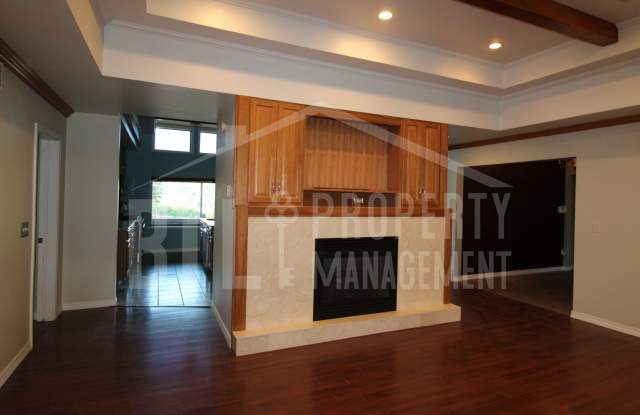 Spacious 3-Bed, 3-Bath Home Near Table Rock Lake – Pet Friendly with Pool & More! Gallery 3