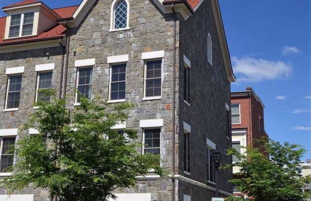 509 REGENT PLACE NE Gallery 3
