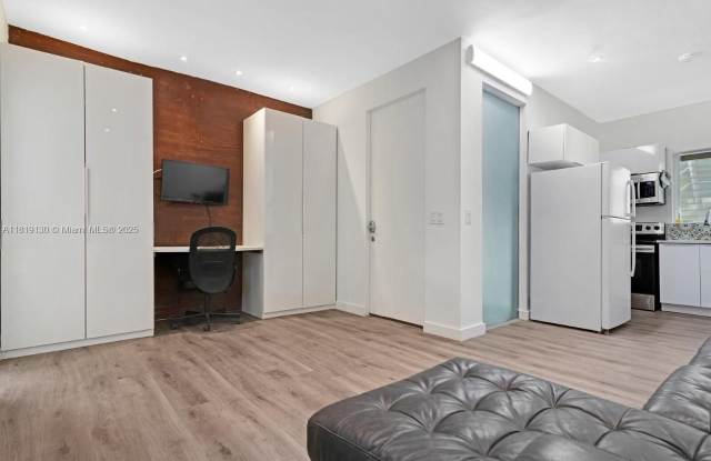 1351 Meridian Ave photos photos