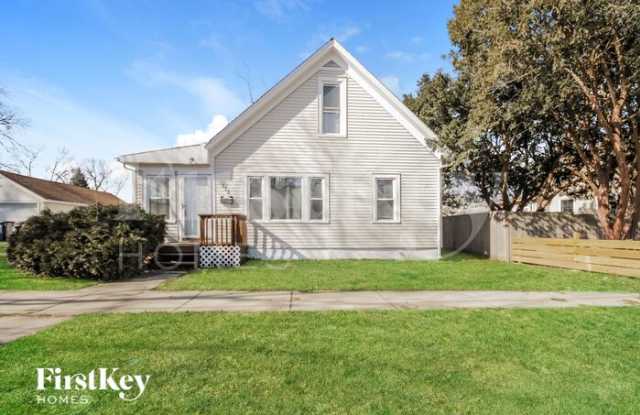 118 Wilcox Avenue - 118 Wilcox Avenue, Elgin, IL 60123
