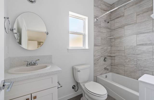 AVAILABLE FOR 2027-2028 SCHOOL YEAR...12 BEDROOMS 6 BATHROOM PROPERTY NEAR CAMPUS-NEWER CONSTRUCTION Gallery 4