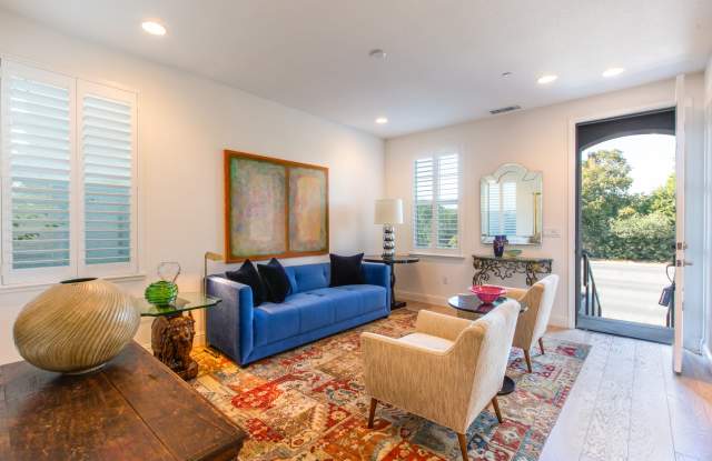 1110 Healdsburg Avenue Gallery 3