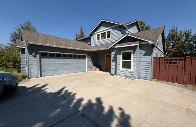 CHECK OUT THIS BEAUTIFUL HOME IN SW REDMOND Gallery 1