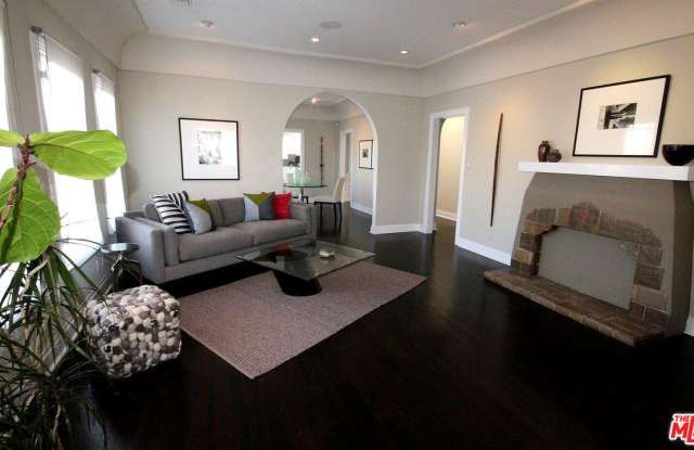1036 KENISTON Avenue Gallery 2
