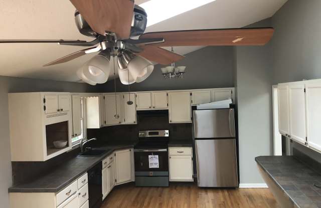 180 Tanglewood Drive South Gallery 2