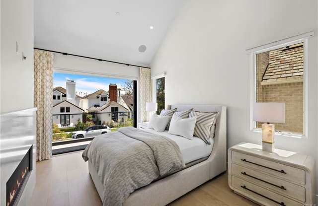 509 Carnation Avenue - 509 Carnation Avenue, Newport Beach, CA 92625