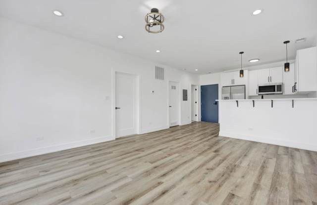 4350 West Lawrence Avenue photos photos