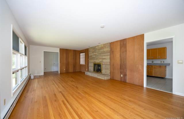 2108-2110 New Hackensack Road Gallery 4