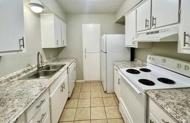 3824 Englewood Circle Gallery 3