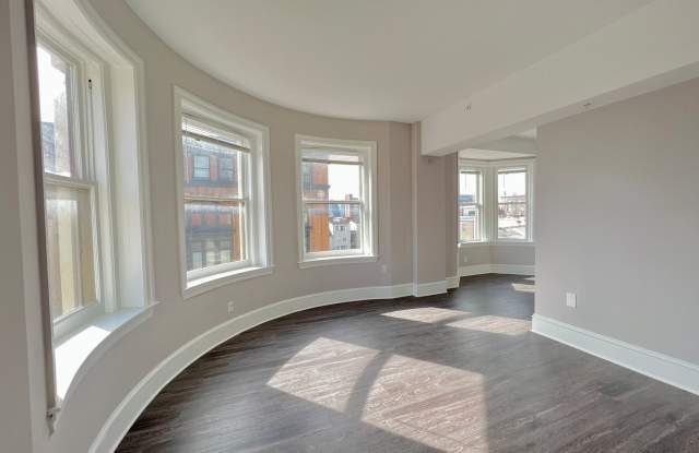 306 W Franklin Gallery 2