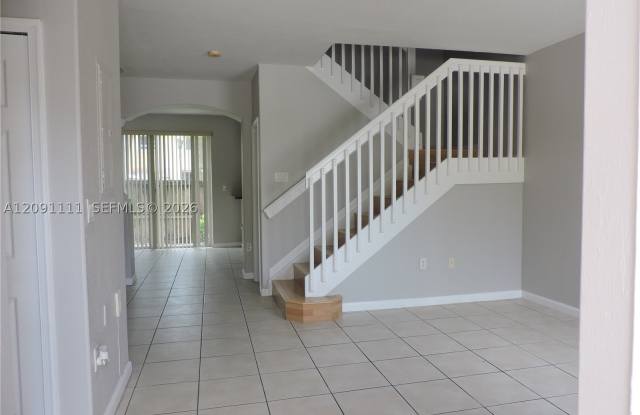 1408 SE 26th Ct Gallery 4