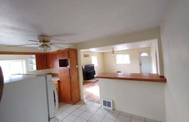 2 bedroom, 1 bathroom Single Family home Gallery 3