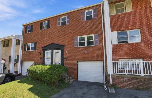 Spacious 3-Bedroom Townhouse with Garage & Finished Basement photos photos