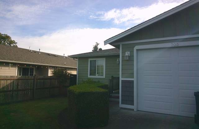 2 Bedroom Duplex in Burlington Gallery 3