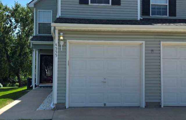 3-Bedroom, 2.5 Bath Single Family for Rent in Kansas City, MO | Attached Garage & Modern Kitchen Gallery 1