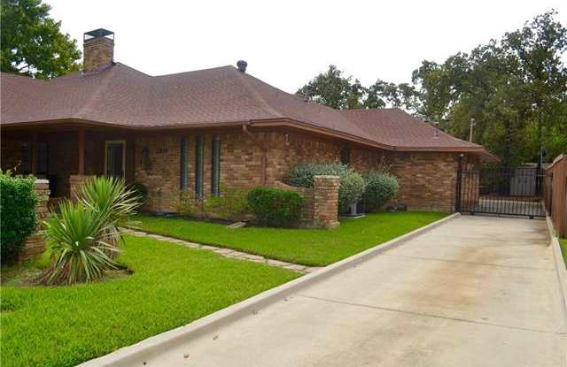 1014 Forest Park Drive Gallery 2