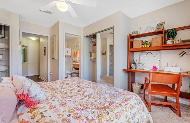 Forest Lake - Student Housing Gallery 3