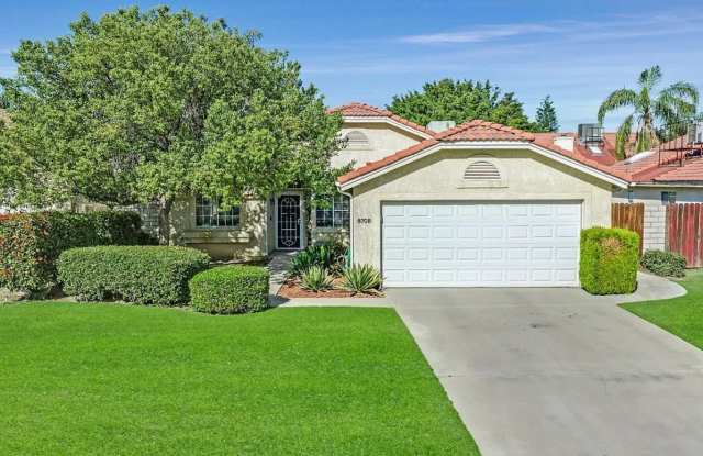 Your Summer Oasis Awaits – Charming Home with Pool! photos photos