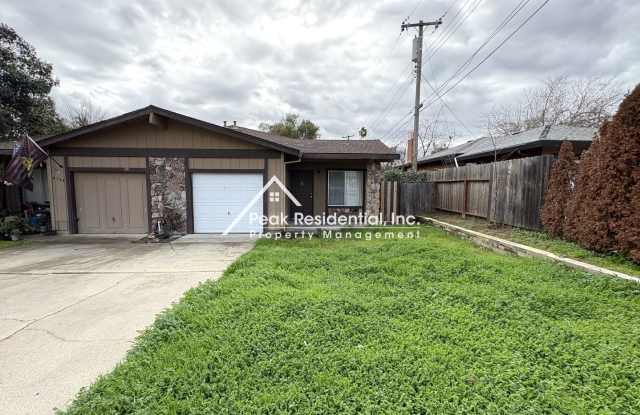 A Spacious 2bd/1ba Duplex with Garage near A.R.C. - 4542 Myrtle Avenue, North Highlands, CA 95841