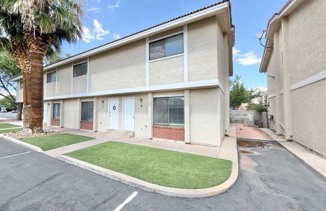 Downtown Town Home!! Pet Friendly!! Gallery 3