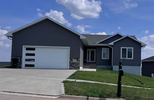 $2800 - 4 Bed 3 Bath Home in Westside Sioux City photos photos