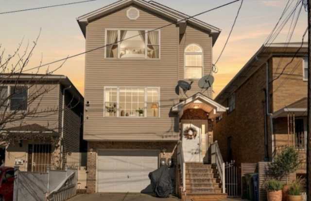 1031 Fanny St Gallery 1