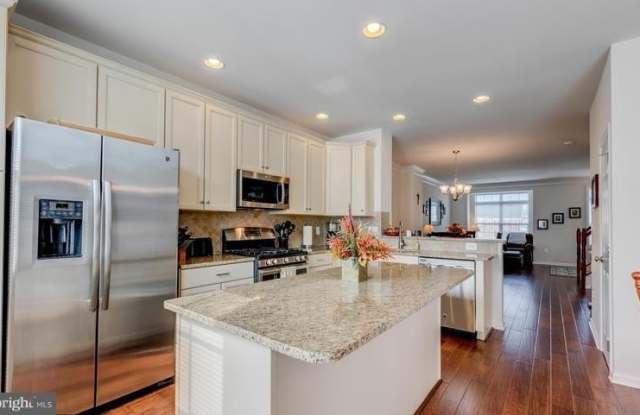 22613 CAMBRIDGEPORT SQUARE Gallery 3