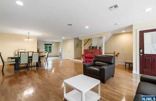 17 Skymark Court Gallery 3