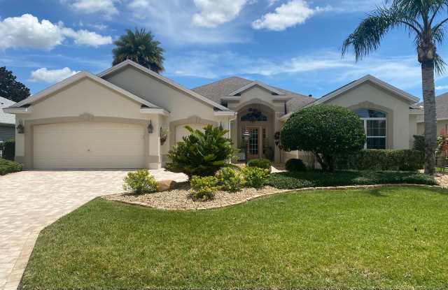 Exquisite - Turnkey, 3 + 2 + Office ANNUAL LEASE on a Golf Course in The Village of Winifred - 733 Winifred Way, The Villages, FL 32162