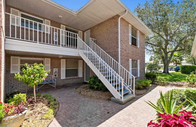 ** WALDEN OAKS ** 2 BED + DEN / 2 BATH - CONDO - LAKE FRONT - CENTAL NAPLES - ANNUAL RENTAL photos photos