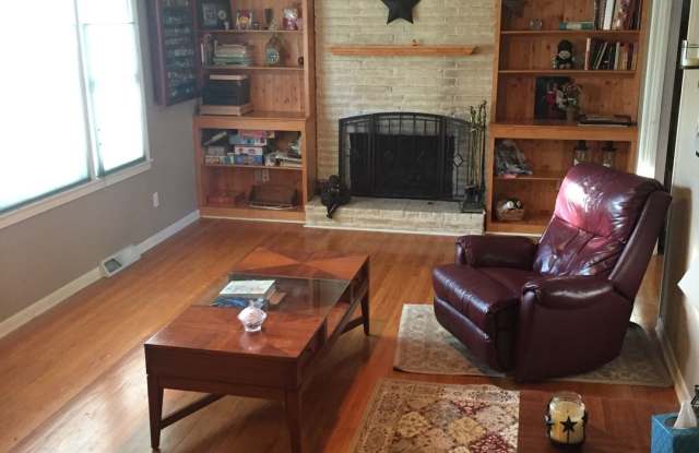 10311 Woodson Dr Gallery 2