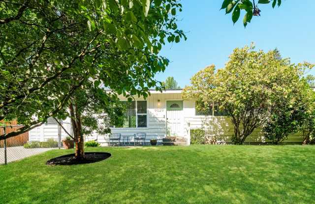 Warm and Welcoming 3 Bedroom in Prime Seattle Location photos photos