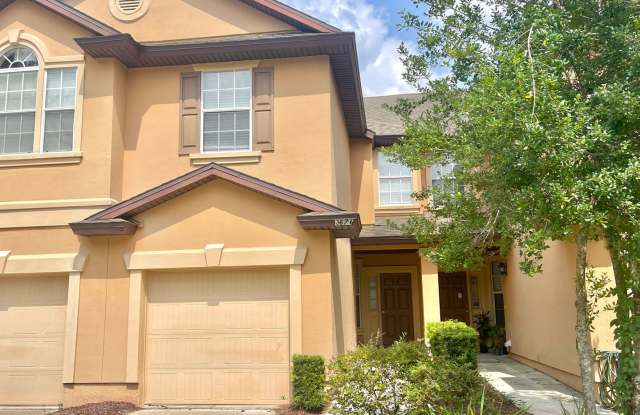 BEAUTIFUL 3/2.5 Hillcrest Townhome with over 1700 sq ft of living space and tons of upgrades. photos photos