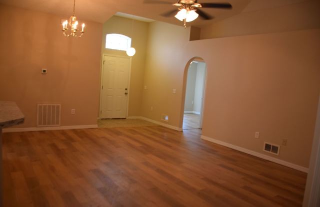 Perfect Location with Amenities Galore! Gallery 2