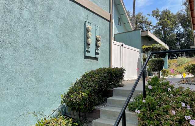 2 Bedroom + 1.5 Bathroom Condo | Pierpont Beach | Ventura | Unfurnished Gallery 4