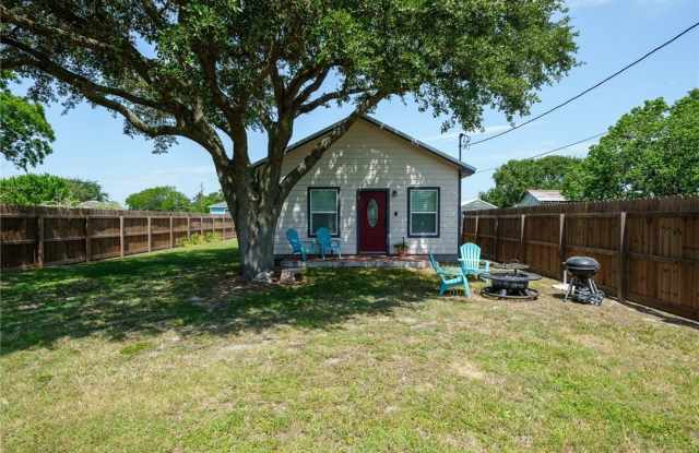 735 S Ann Street - 735 South Ann Street, Rockport, TX 78382