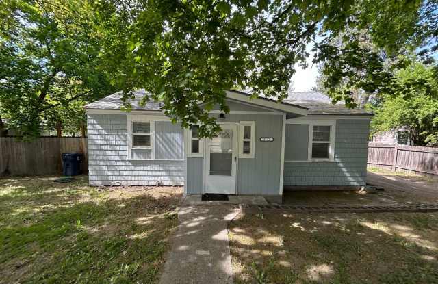 Cute 3 Bedroom, 1 Bathroom Home in Sunset Hill! Gallery 1