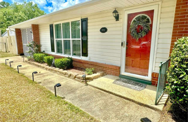 3BR Home + Sunroom & Detached Bonus Space Gallery 3