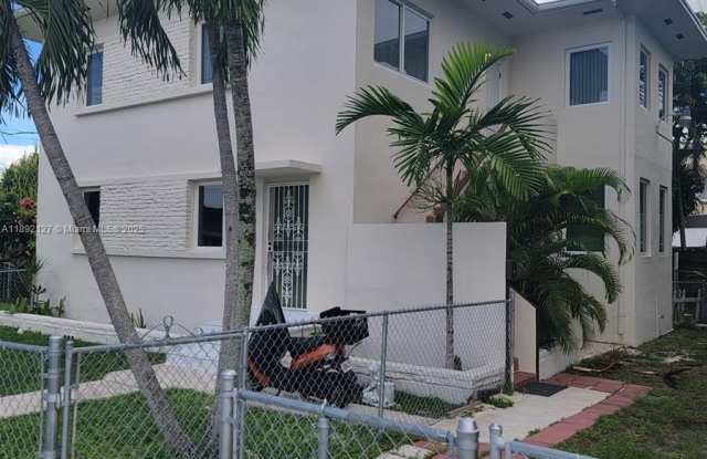 2452 SW 5th St photos photos