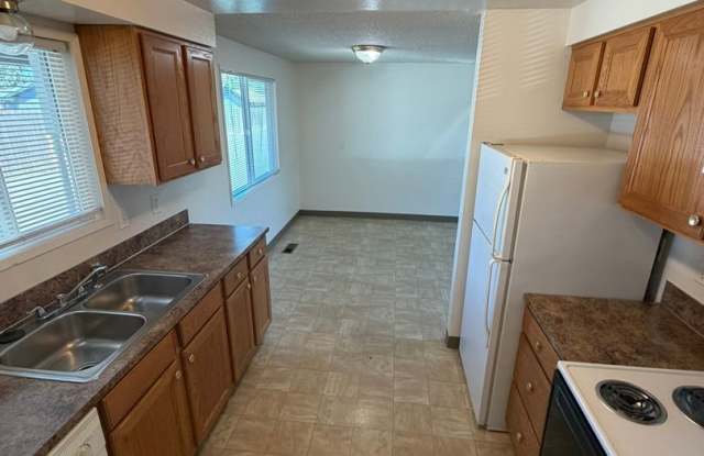2523 Pine Ln SE Gallery 1