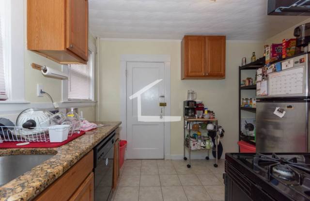 Newly renovated 3 bed with parking and in-unit laundry! photos photos