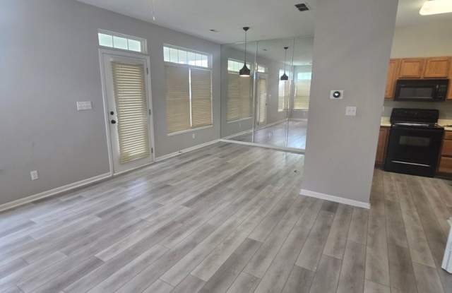 Nice Three Bedroom Home Located near 56th Street and Guion Rd photos photos