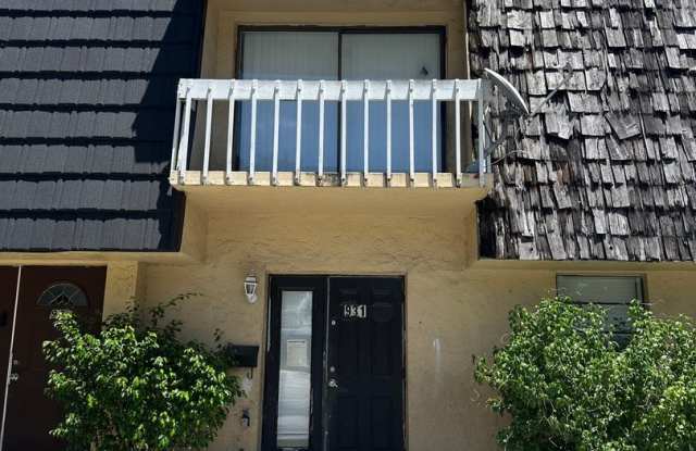 Large 3 bedroom 2 1/2 bath. Gallery 3