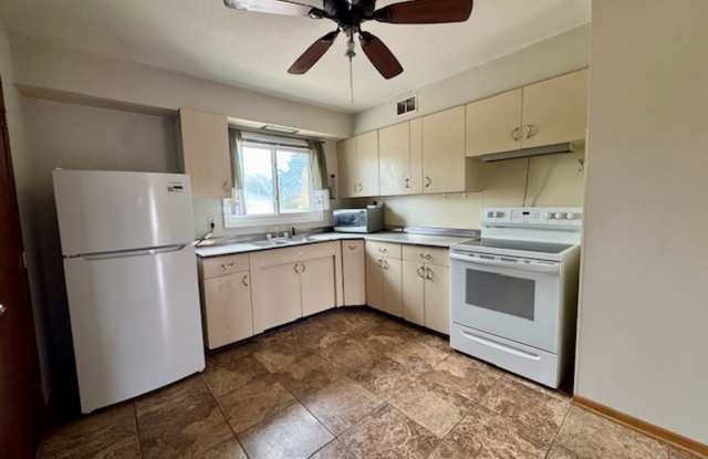 Hopkins Townhome for Rent Gallery 1
